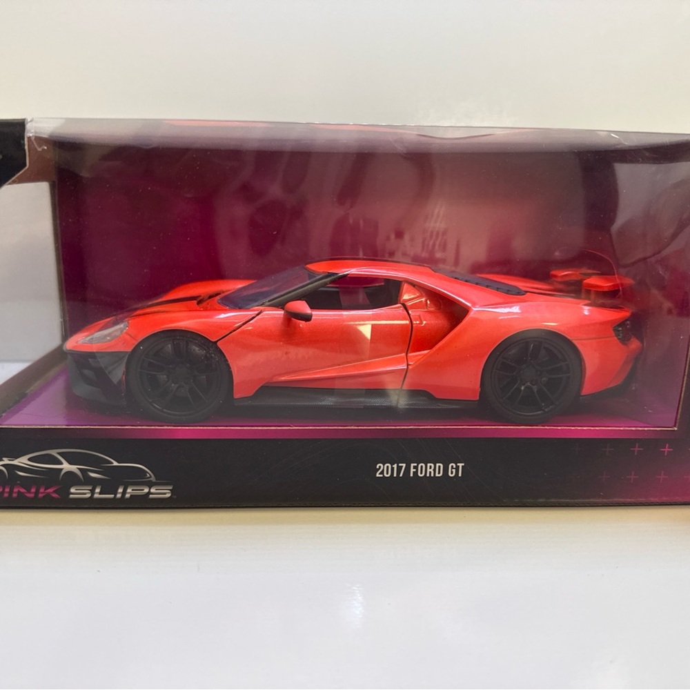 Jada  pink slips 1:24 scale Red Ford GT Toy Car